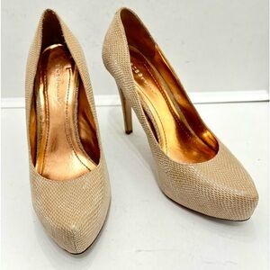 BCBG PARADE Women’s Leather Nude Pumps Shoes Size 8 1/2 B